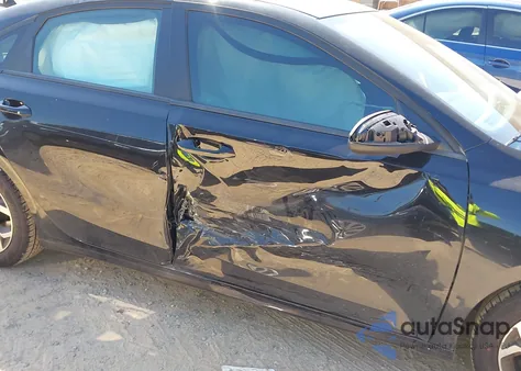 2021 Kia Forte Lxs z USA, uszkodzony, nr VIN 3KPF24AD6ME412286